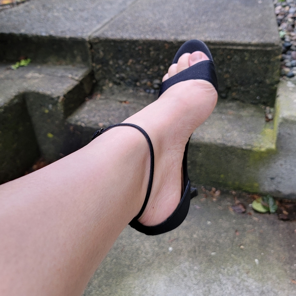 Vintage Anne Klein collection black heels made in Italy